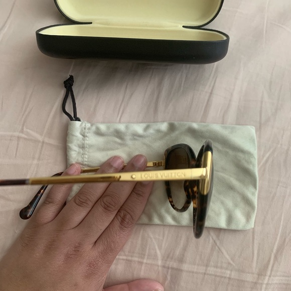 Louis Vuitton Tort Sunglasses - Picture 6 of 9